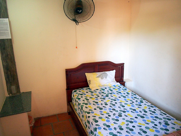 P4302051-1-and-10-bedroom