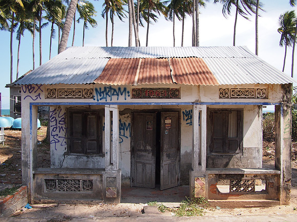 P4302064-old-beach-shack