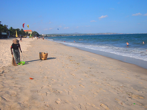 P4302074-beach-cleaner