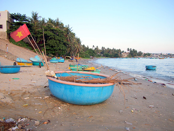 P5012094-beached-boats