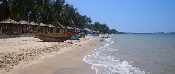 P5022136-beach-boats