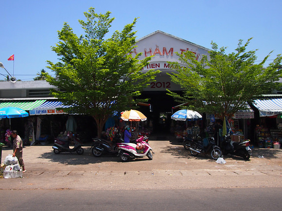 P5022145-ham-tien-market