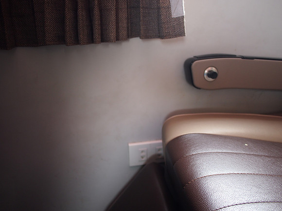 P5032157-power-outlets