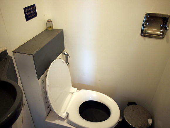 P5032159-toilet