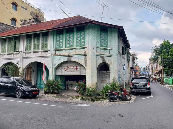 20230812_160837-shophouse-corner