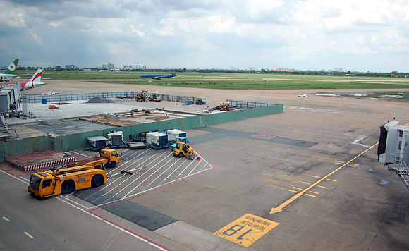 P5102279-tarmac-repairs