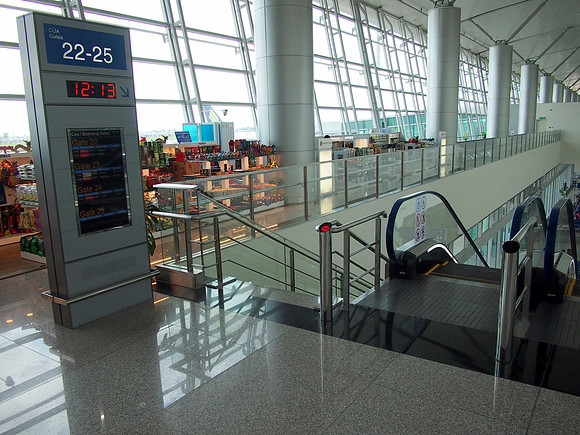 P5102280-gates-22-25