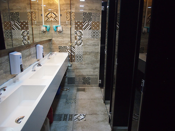 P5112378-shared-bathroom