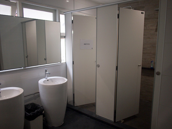P5122427-shared-bathroom
