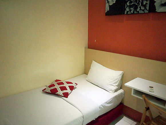 P5132493-simms-bed