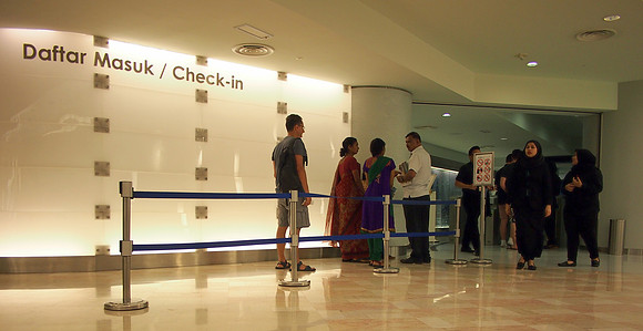 P5162594-check-in