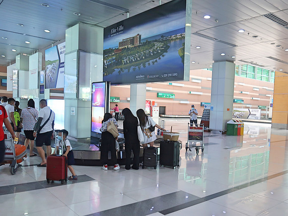 IMG_8975-baggage-claim
