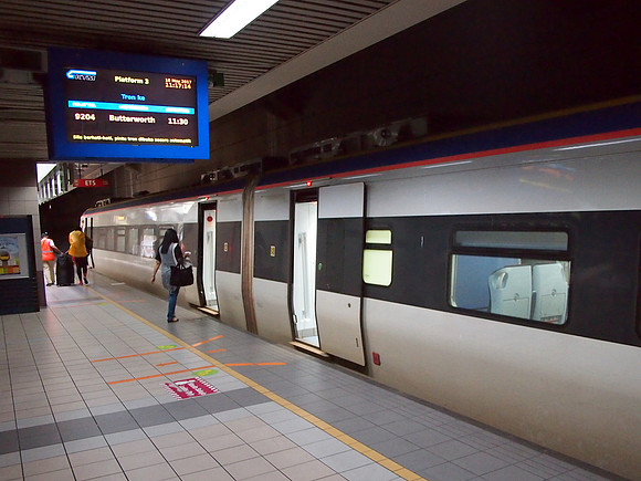P5182789-train-to-butterworth
