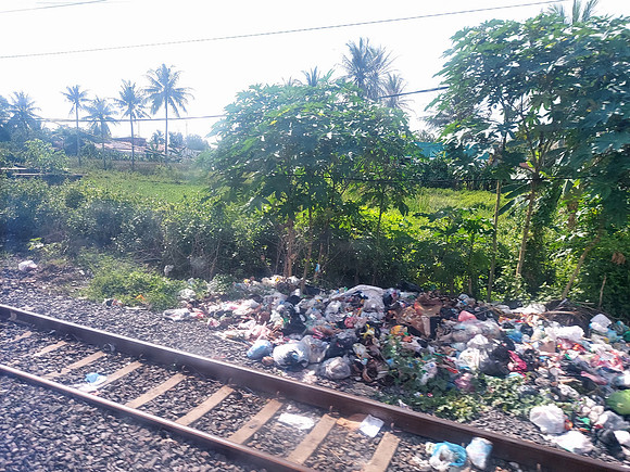 20240422_090511-railway-rubbish