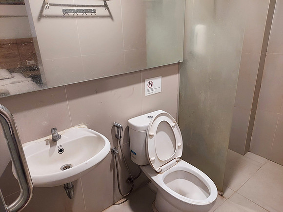 20230813_134951-oyo-bathroom