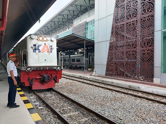 20230801_073249-train-arriving-medan