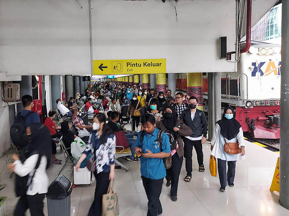 20230801_073357-binjai-commuters-at-medan