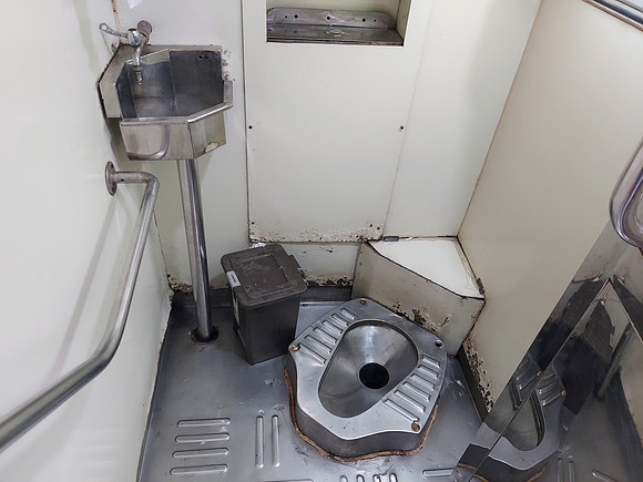 20230801_100705-squat-toilet