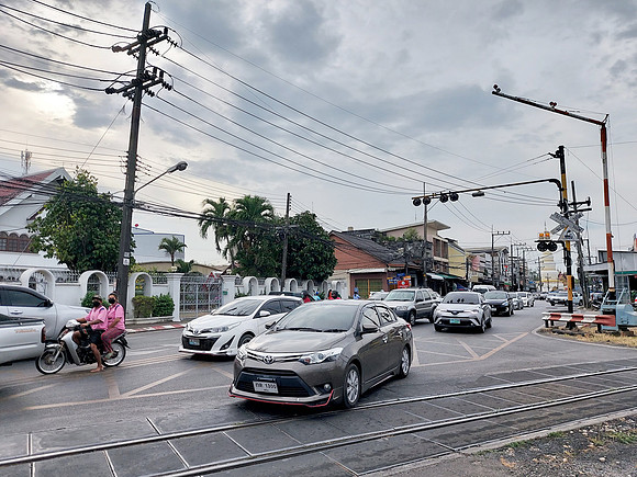20220211_165442-level-crossing