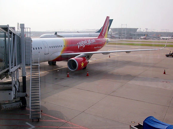 P6283848-vietjet-at-icn