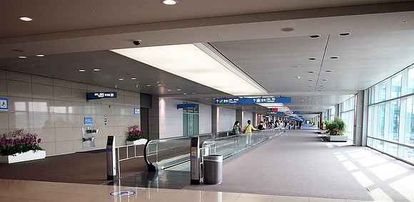 P6283851-airside-arrival