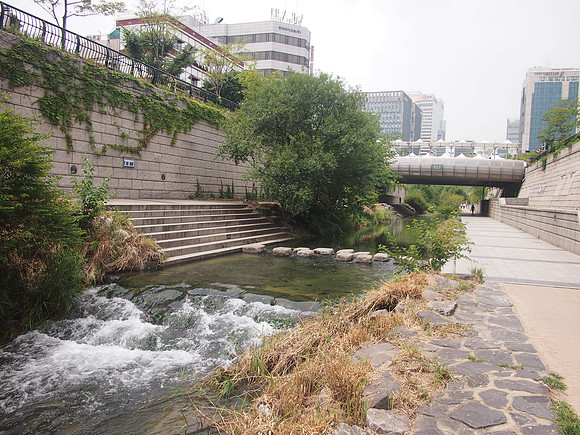P6283897-cheonggyecheon-stream-minifalls