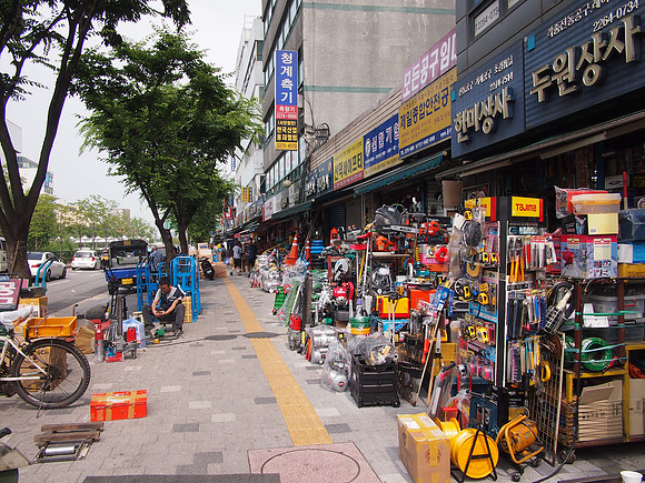 P6283950-tool-street