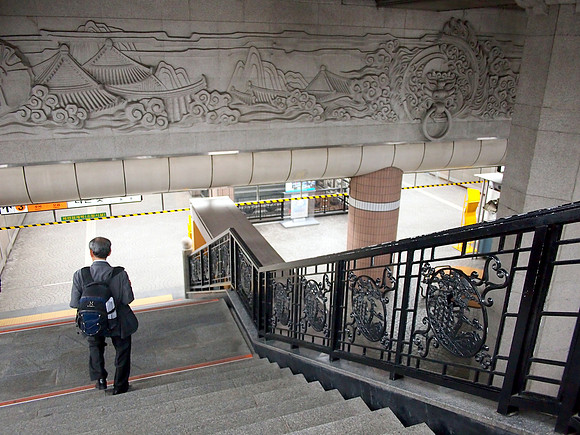 P6294090-anguk-station