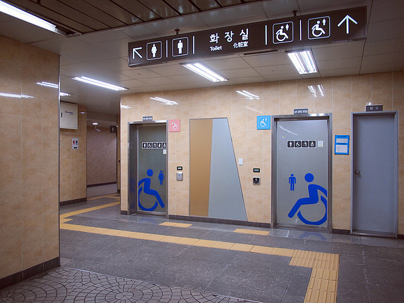 P6294091-metro-toilets
