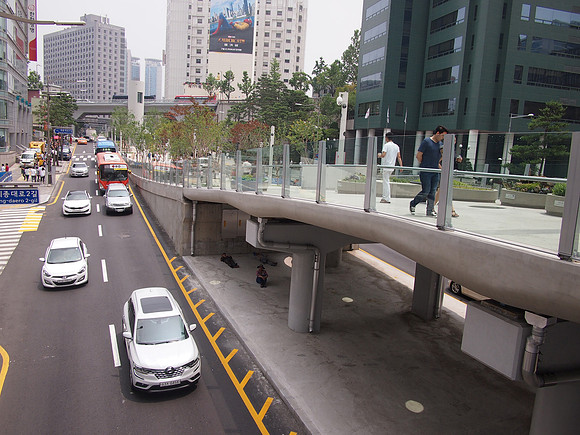 P6304284-walkway-ramp
