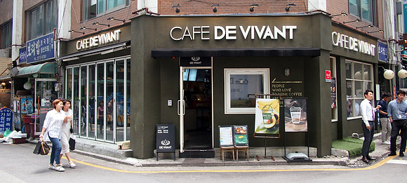 P6283912-cafe-de-vivant