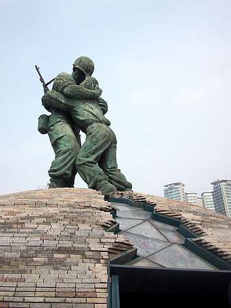 P6304197-statue-of-brothers