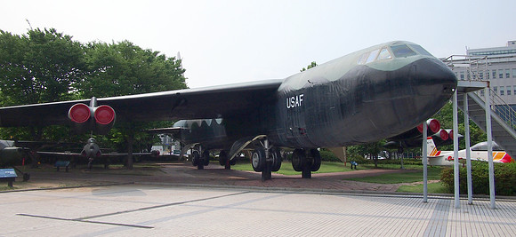 P6304209-b-52d-stratofortress-bomber
