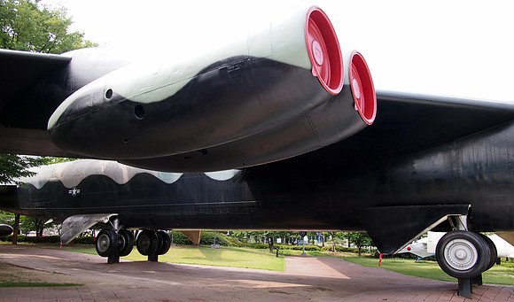 P6304220-b52-wheels