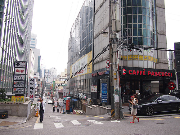 P7014371-gangnam-daero-94-gil