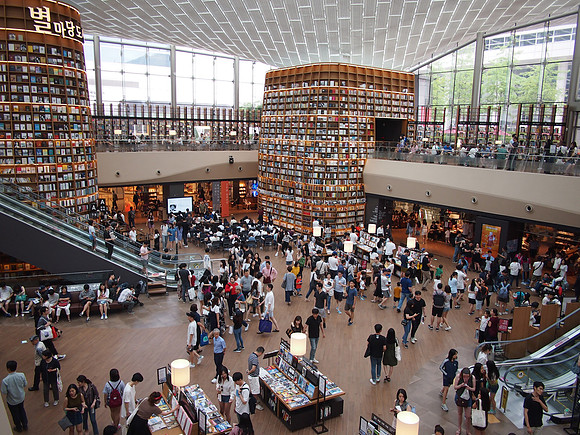 P7014384-starfield-coex-library