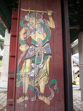 P7034520-bongeunsa-temple-door