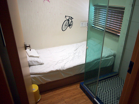 P7044564-kstar-house-room