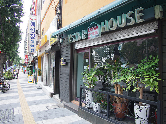 P7044570-kstar-house-street