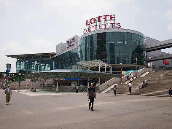 P7044594-lotte-outlets