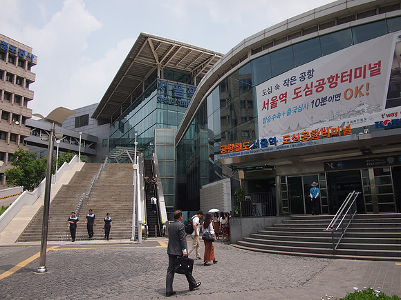 P7044606-seoul-station-airport-train