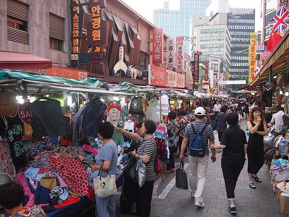 P7044671-namdaemun-market-stalls