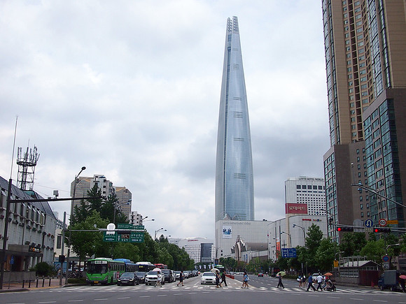 P7034473-lotte-world-tower-street-view