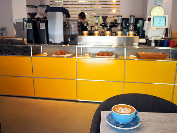 P7054698-five-extracts-cafe-latte