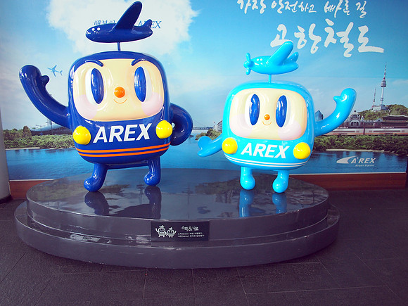 P7054716-arex-mascots