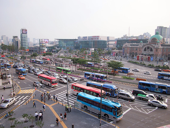 P7054731-seoul-station-traffic