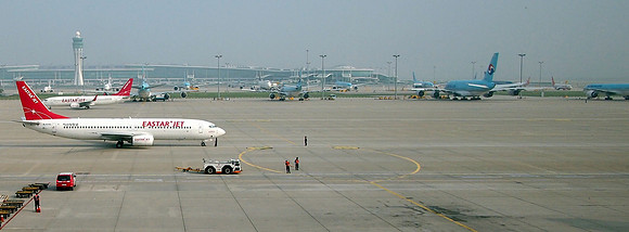 P7064742-eastar-jet