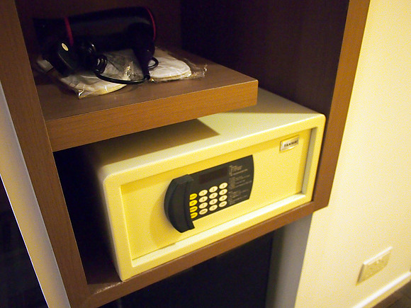 P7064779-travelodge-safe