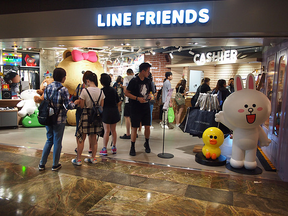 P7064793-line-friends