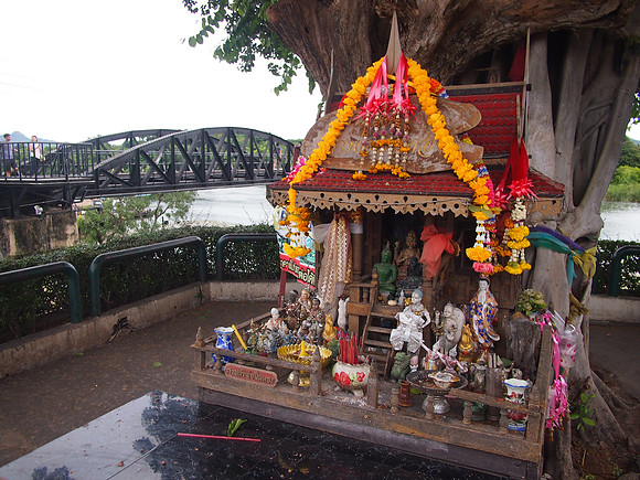 P7175433-spirit-house
